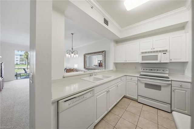 3976 Bishopwood CT E 3-102, Naples, FL 34114