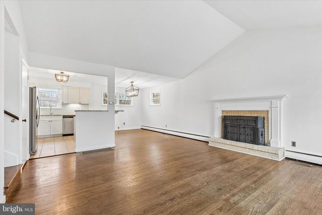 2130 HERBLEW RD, Warrington, PA 18976