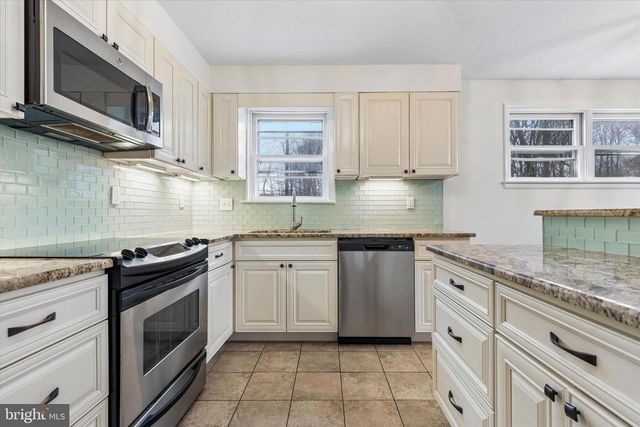 2130 HERBLEW RD, Warrington, PA 18976