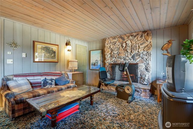 458 Klickitat Drive, La Conner, WA 98257