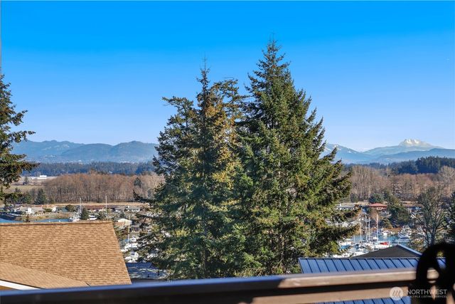 458 Klickitat Drive, La Conner, WA 98257