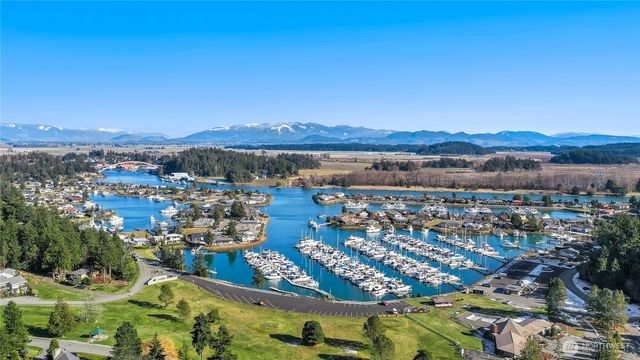 458 Klickitat Drive, La Conner, WA 98257