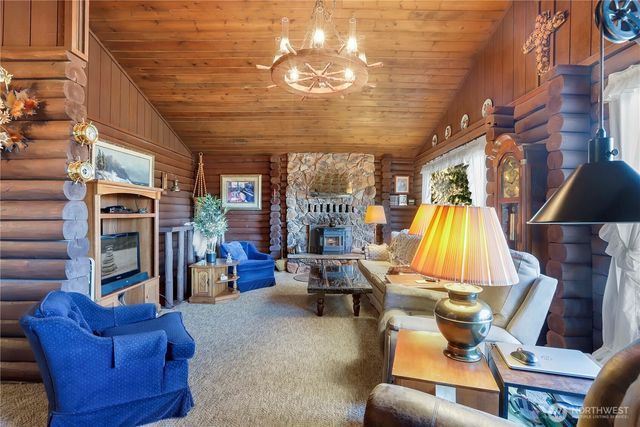 458 Klickitat Drive, La Conner, WA 98257