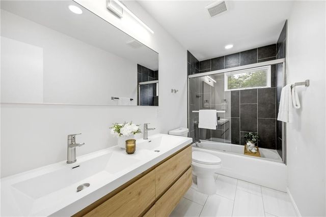4506 W 93rd Terrace, Prairie Village, KS 66207