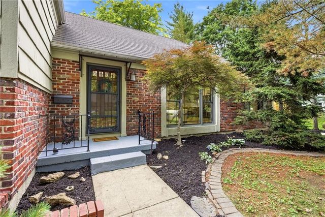 4506 W 93rd Terrace, Prairie Village, KS 66207