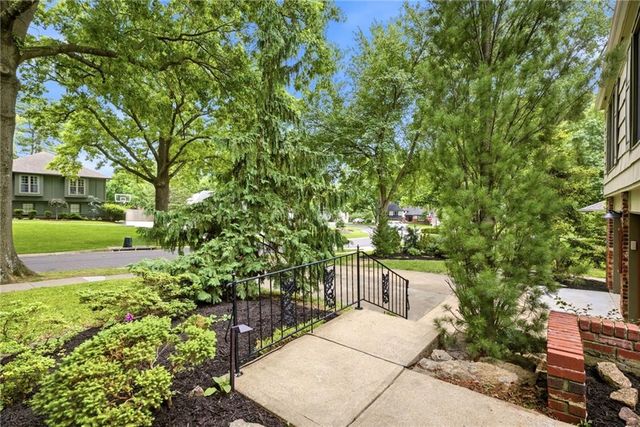 4506 W 93rd Terrace, Prairie Village, KS 66207