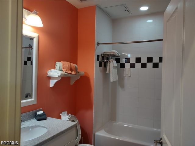 450 Old San Carlos BLVD SW 309, Fort Myers Beach, FL 33931