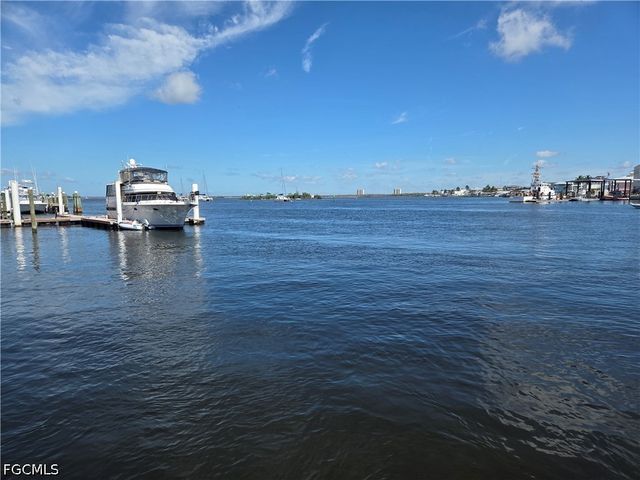 450 Old San Carlos BLVD SW 309, Fort Myers Beach, FL 33931
