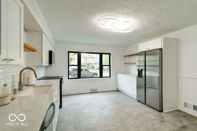 12 Lincoln Drive, Brownsburg, IN 46112