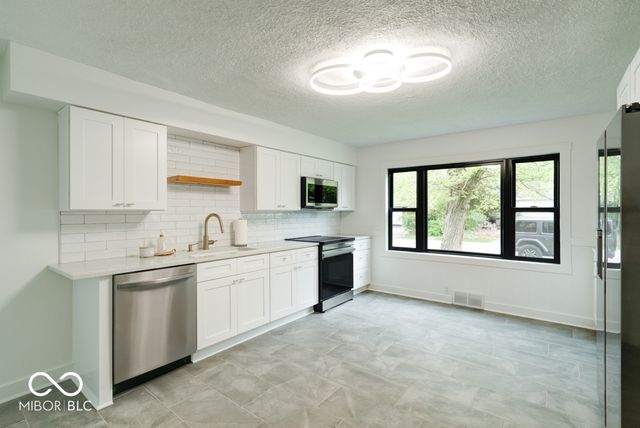 12 Lincoln Drive, Brownsburg, IN 46112