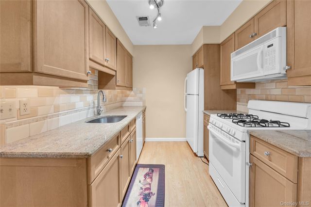 57 Candlestick Court, Warwick, NY 10990