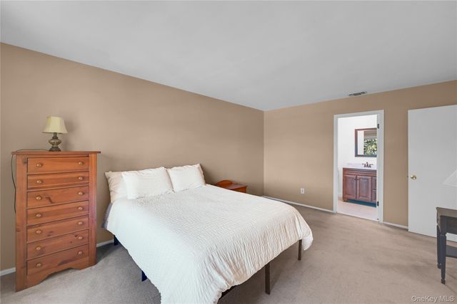 57 Candlestick Court, Warwick, NY 10990