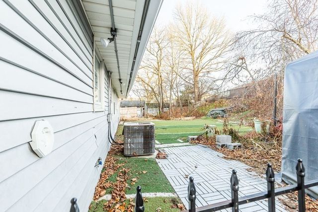 95 Royal Rd, Brockton, MA 02302