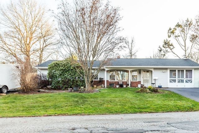 95 Royal Rd, Brockton, MA 02302