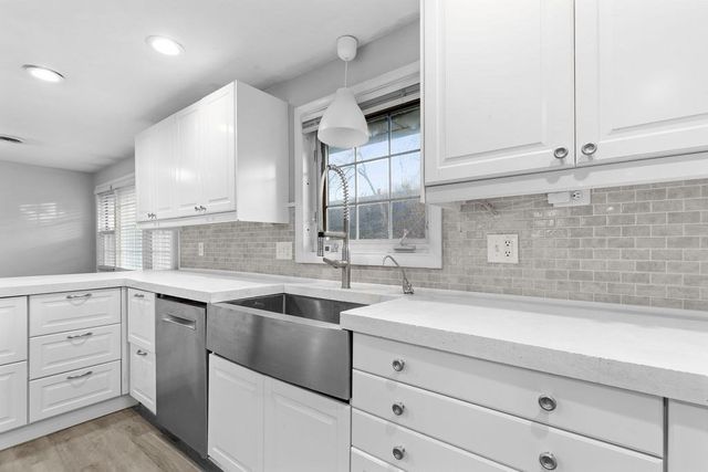 95 Royal Rd, Brockton, MA 02302