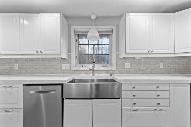 95 Royal Rd, Brockton, MA 02302