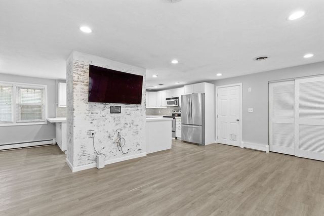 95 Royal Rd, Brockton, MA 02302