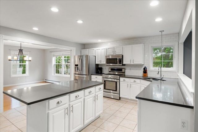 17 Bower Street, South Burlington, VT 05403