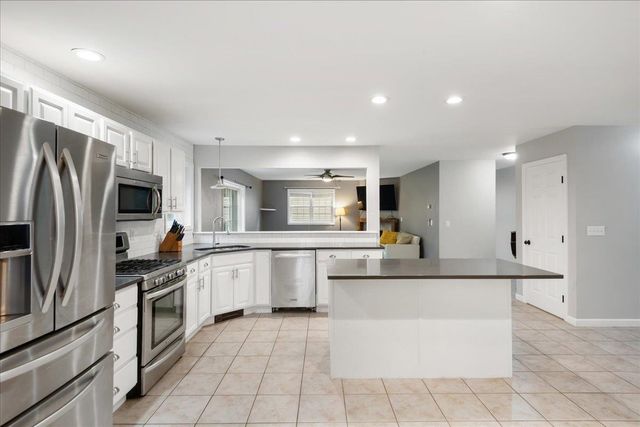 17 Bower Street, South Burlington, VT 05403