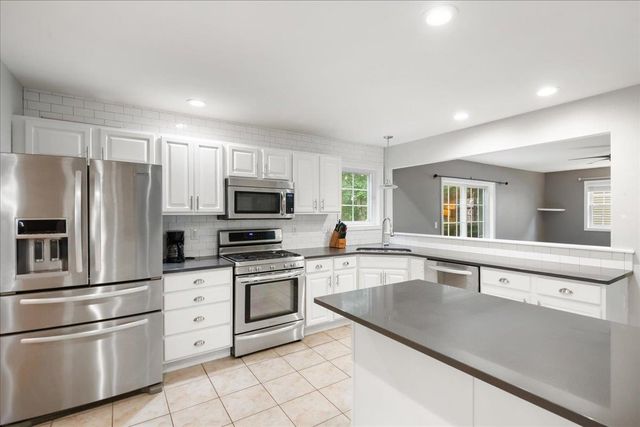 17 Bower Street, South Burlington, VT 05403