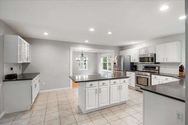 17 Bower Street, South Burlington, VT 05403