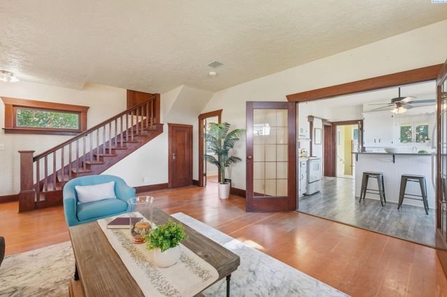 10901 N Pioneer Rd, Prosser, WA 99350