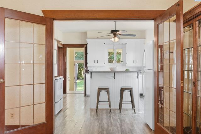 10901 N Pioneer Rd, Prosser, WA 99350