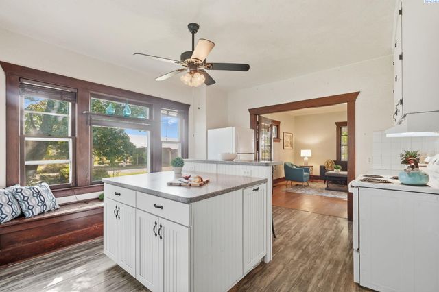 10901 N Pioneer Rd, Prosser, WA 99350