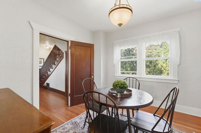 10901 N Pioneer Rd, Prosser, WA 99350