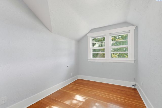 10901 N Pioneer Rd, Prosser, WA 99350