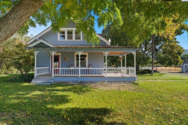 10901 N Pioneer Rd, Prosser, WA 99350