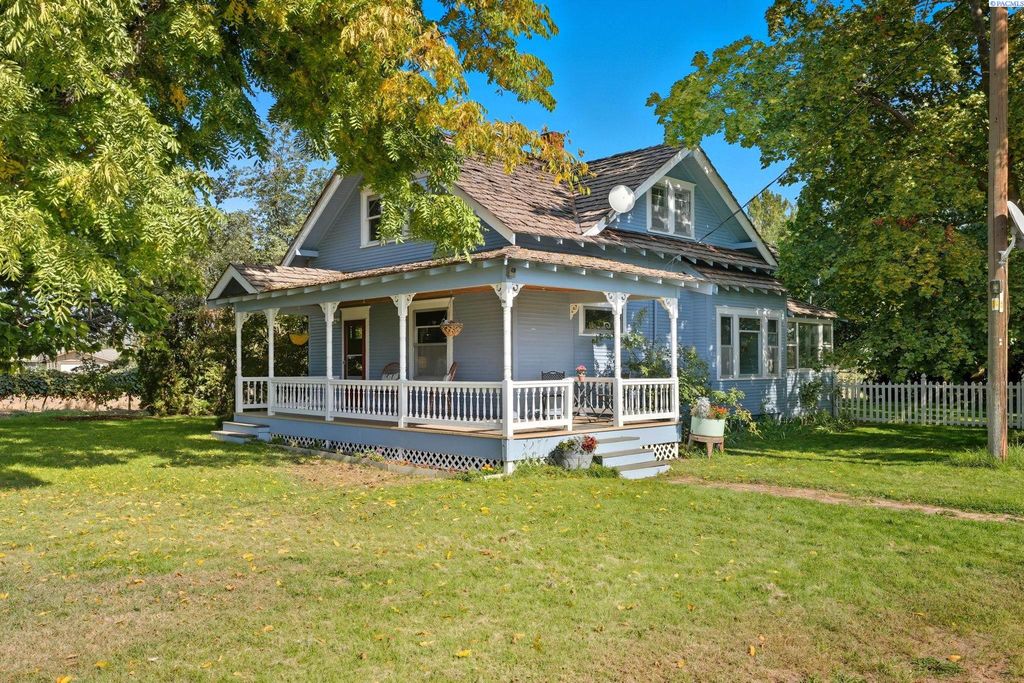 10901 N Pioneer Rd, Prosser, WA 99350