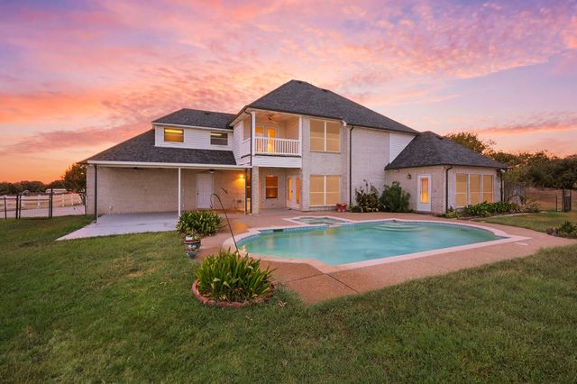 141 Blue Sky Drive, Decatur, TX 76234