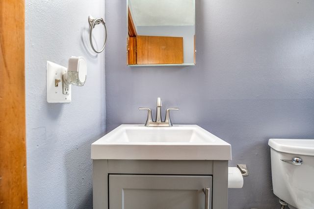 147 Sheehan Drive, Holyoke, MA 01040