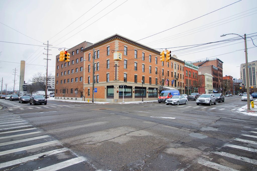 350 E Michigan Avenue Suite 220, Kalamazoo, MI 49007