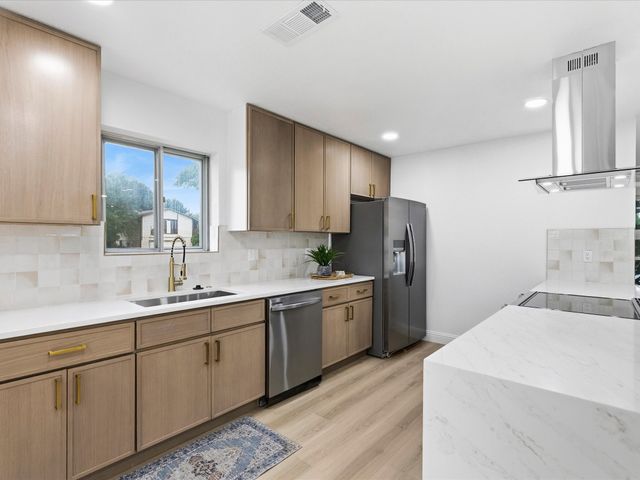 6 Collins Court, Richardson, TX 75081
