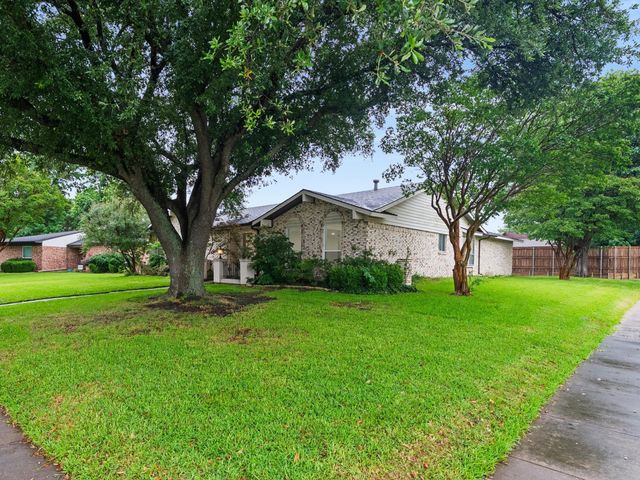 6 Collins Court, Richardson, TX 75081