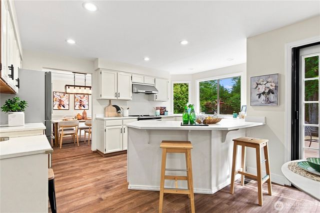 24528 SE 43rd Place, Issaquah, WA 98029