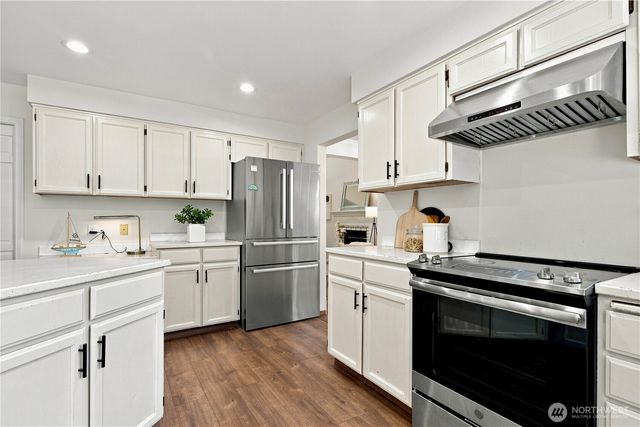 24528 SE 43rd Place, Issaquah, WA 98029