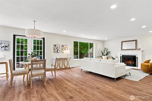 24528 SE 43rd Place, Issaquah, WA 98029