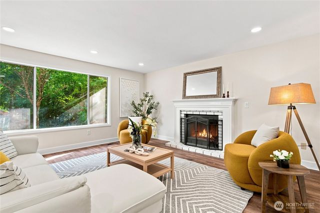 24528 SE 43rd Place, Issaquah, WA 98029