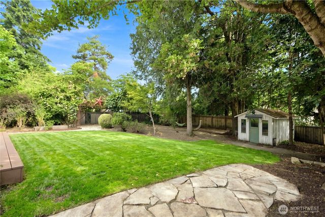 24528 SE 43rd Place, Issaquah, WA 98029