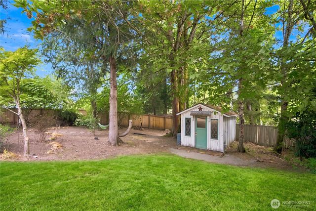 24528 SE 43rd Place, Issaquah, WA 98029