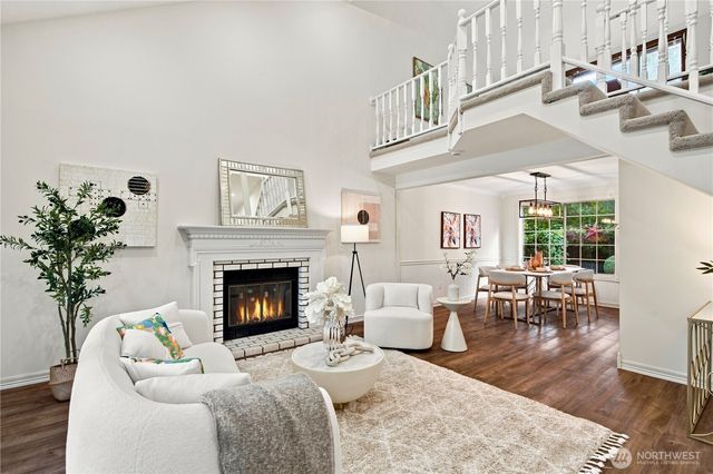 24528 SE 43rd Place, Issaquah, WA 98029