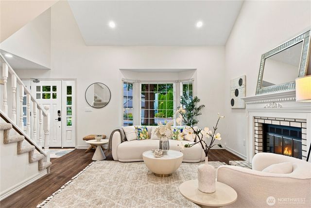 24528 SE 43rd Place, Issaquah, WA 98029