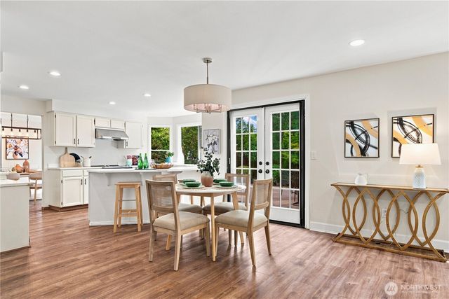 24528 SE 43rd Place, Issaquah, WA 98029