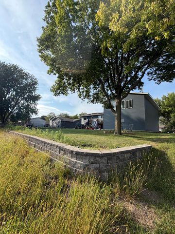 513 Homestead Road, Mankato, MN 56001