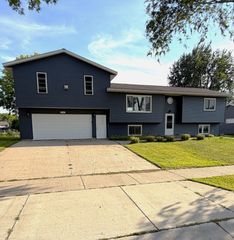 513 Homestead Road, Mankato, MN 56001