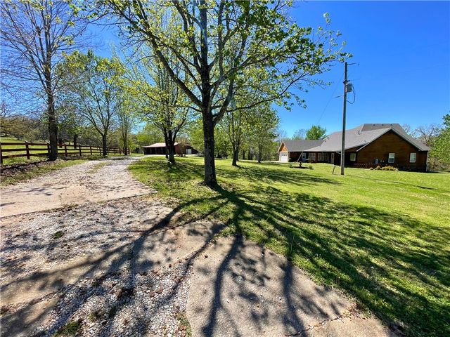 141 Hawn Avenue, Huntsville, AR 72740