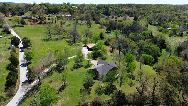 141 Hawn Avenue, Huntsville, AR 72740